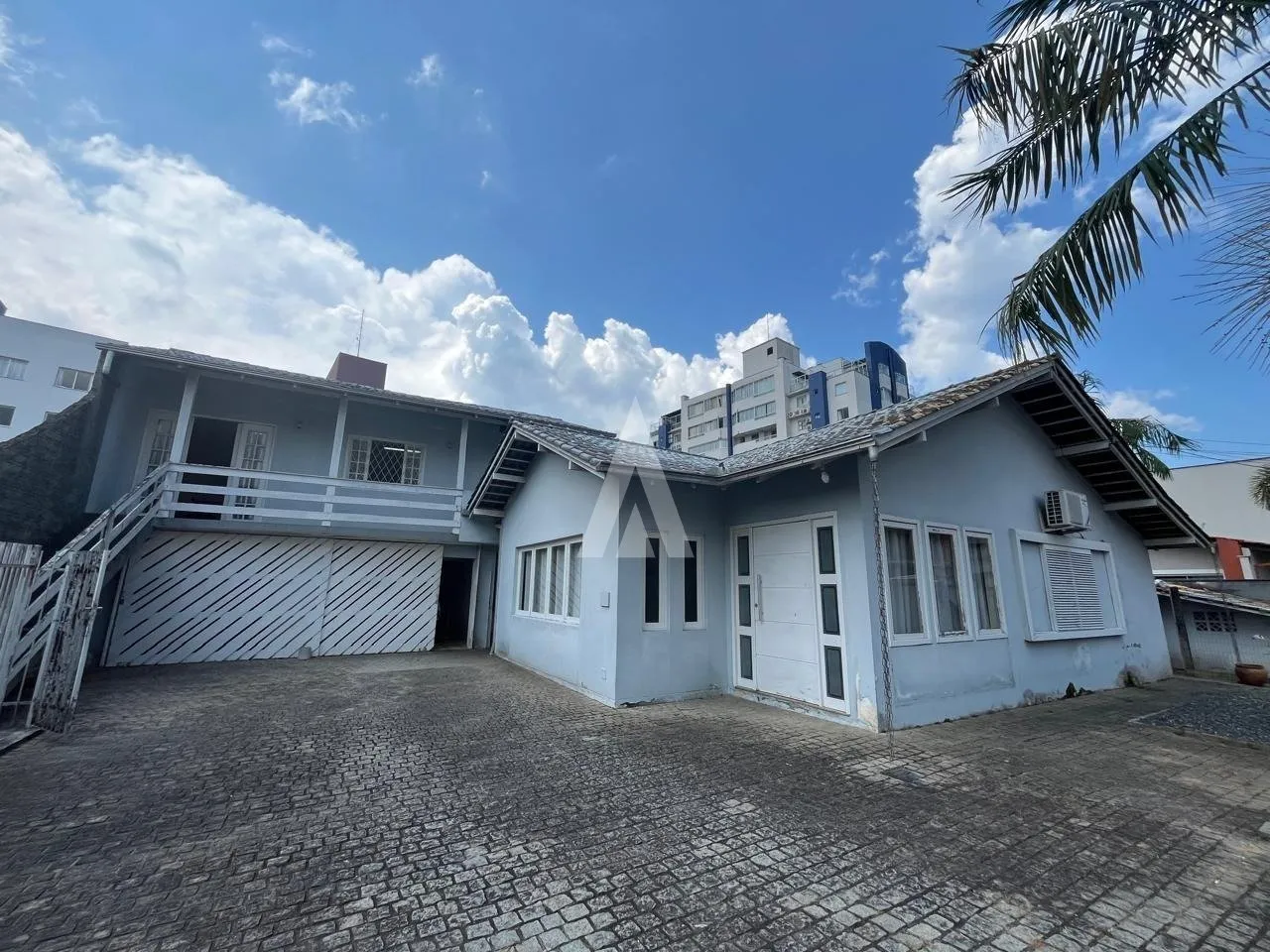 Casa à venda no bairro América em Joinville-SC por R$950.000,00. - foto 1