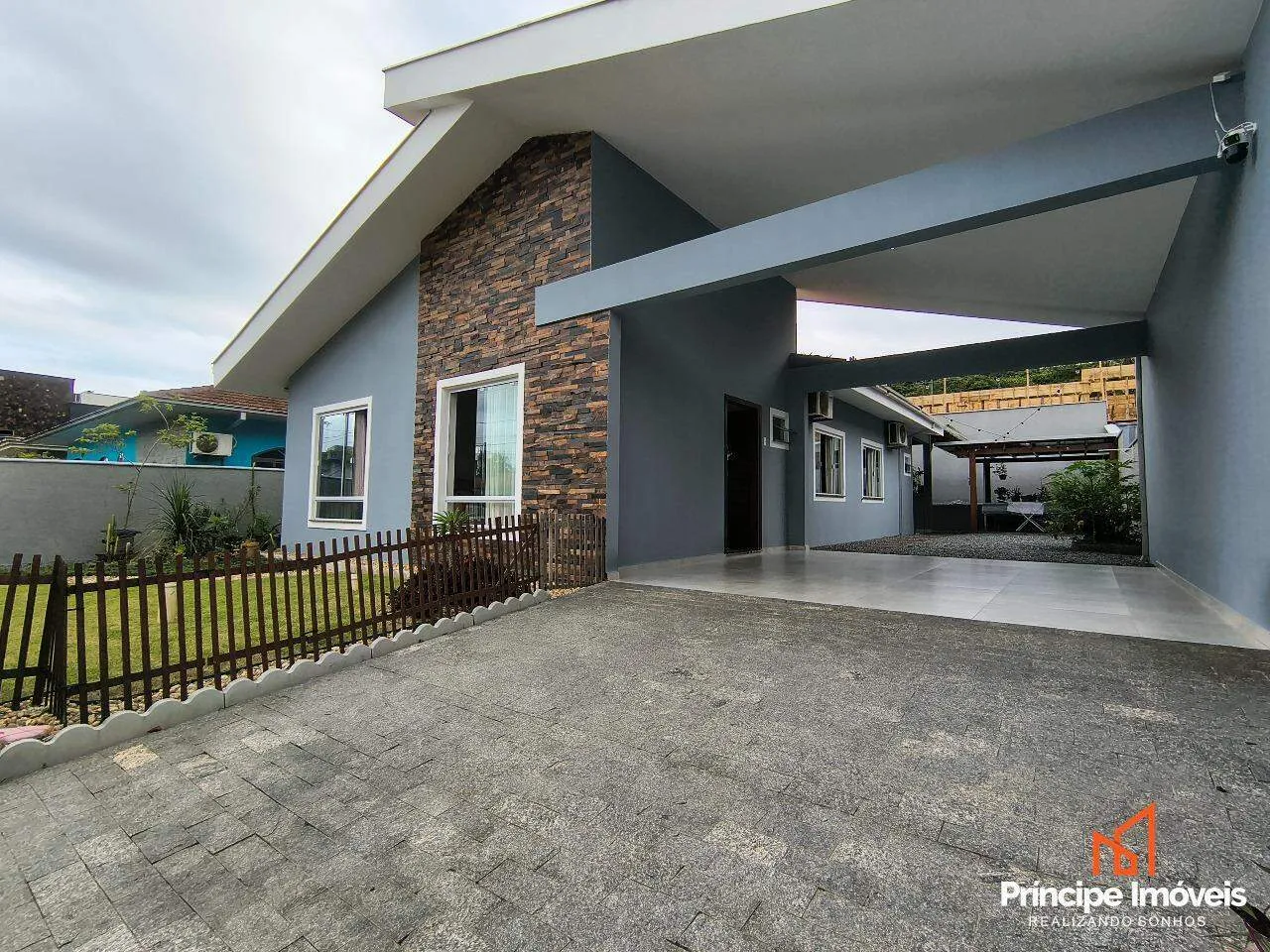 Casa com 3 quartos no Iririú em Joinville - foto 1