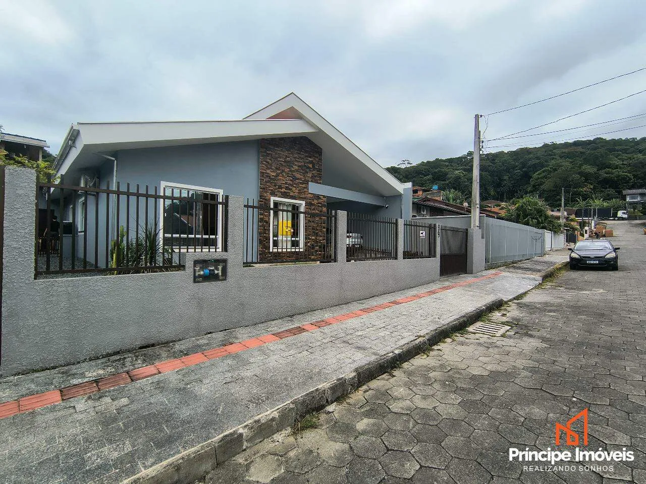 Casa com 3 quartos no Iririú em Joinville — foto 2