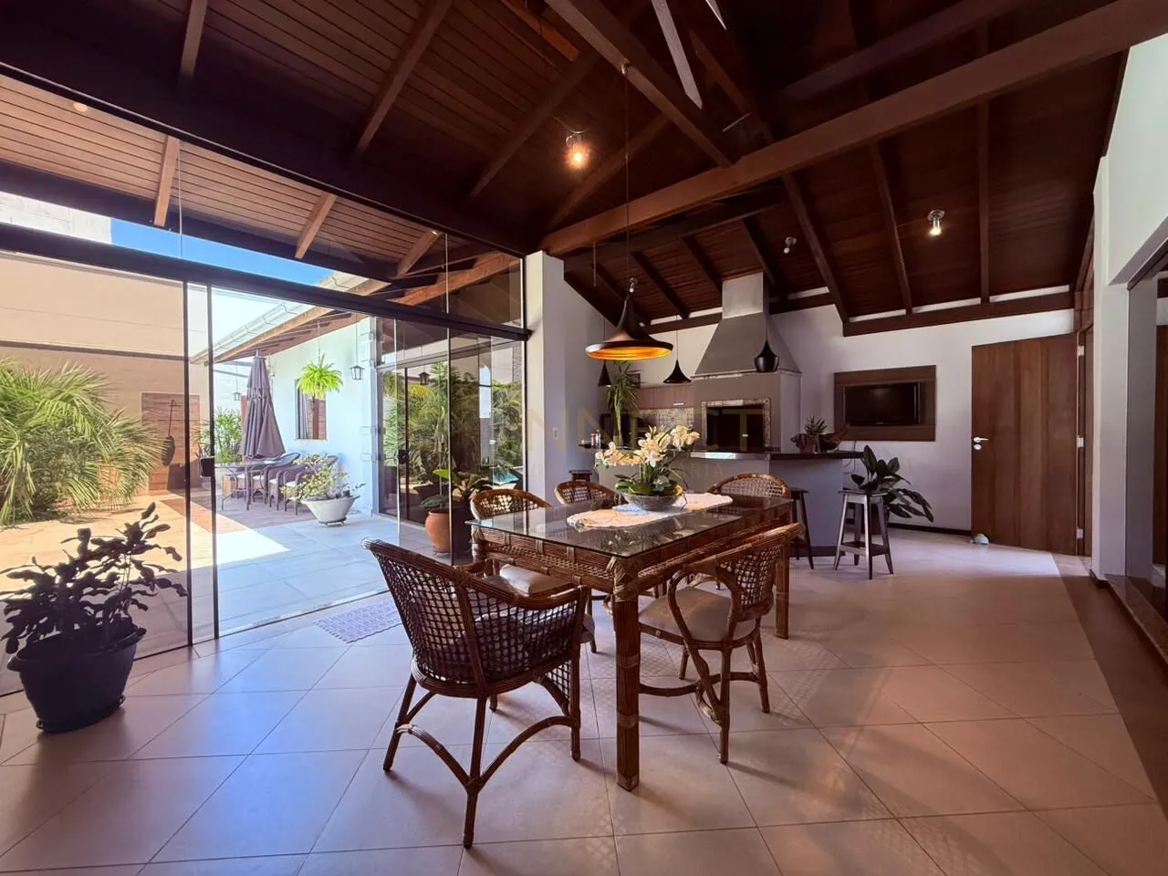 Casa com piscina, 3 dormitórios sendo 1 suíte no bairro Tribess - Blumenau — foto 5