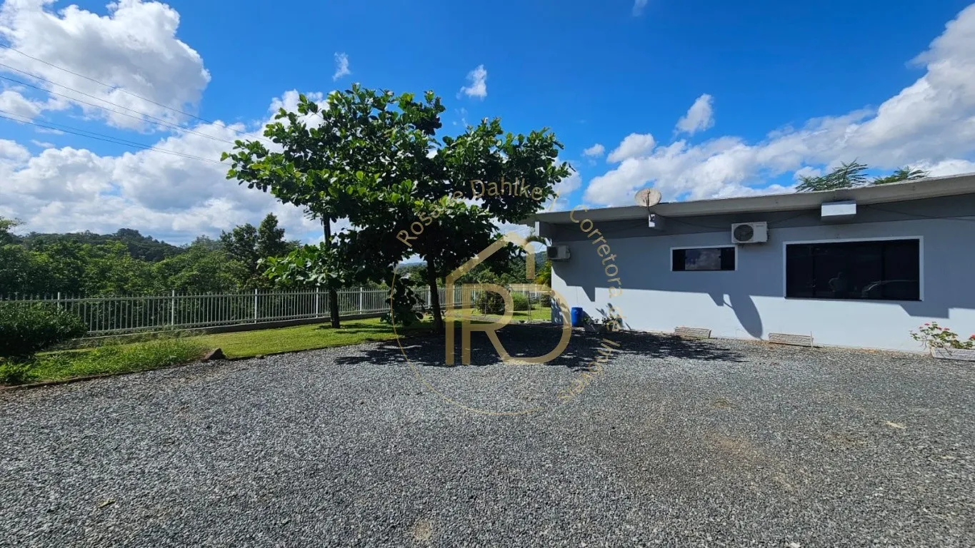 Área pronta para negócio às margens da BR-470 - estrutura construída e alto potencial de renda - foto 1