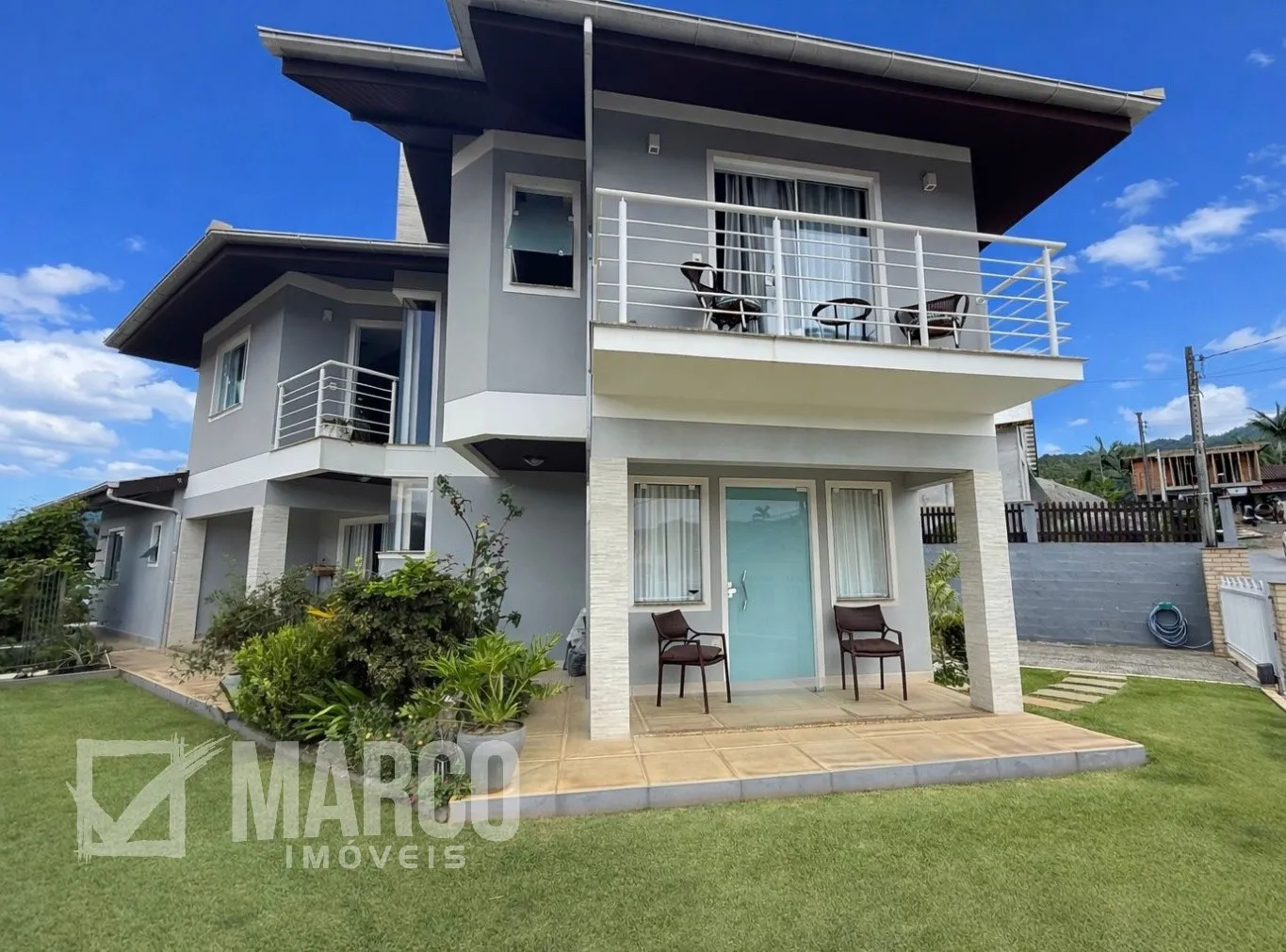 Casa de Alto Padrão com Piscina de Água Salgada e Vista Incrível no Centro de Pomerode/SC - foto 1