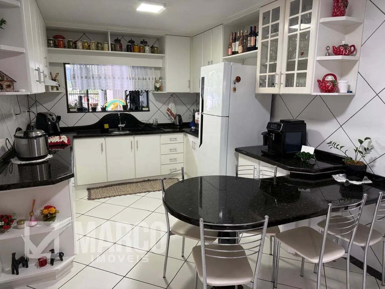 Casa de Alto Padrão com Piscina de Água Salgada e Vista Incrível no Centro de Pomerode/SC — foto 5