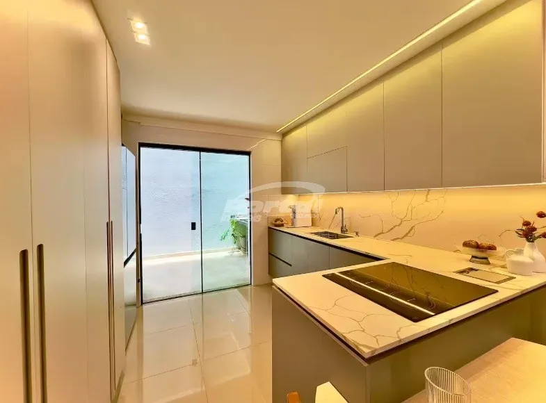 Espetacular sobrado no centro de Balneário Piçarras. — foto 7