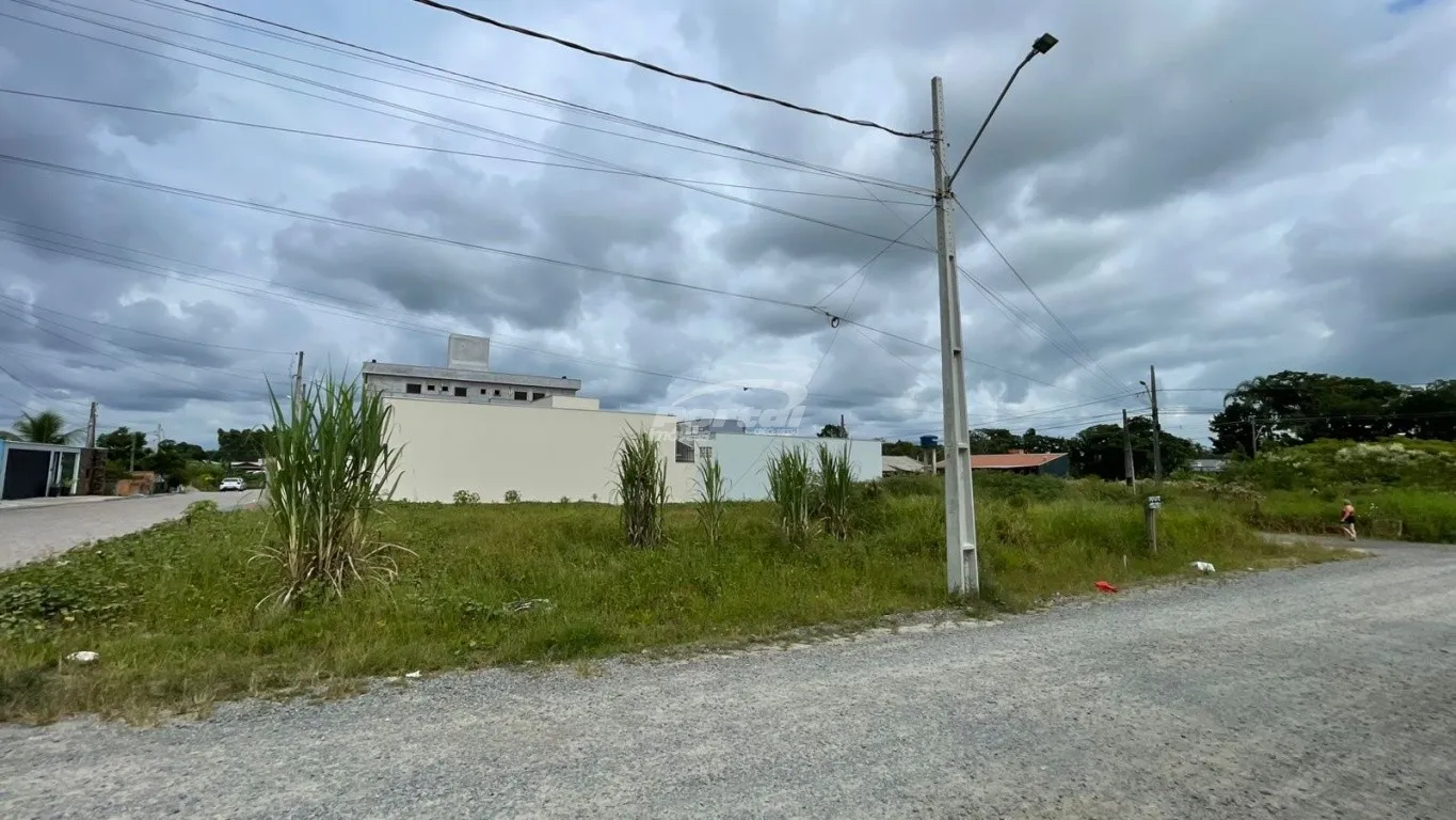 Terreno de Esquina com 561,51 m - Moradia ou Investimento em Balneário Piçarras - foto 1