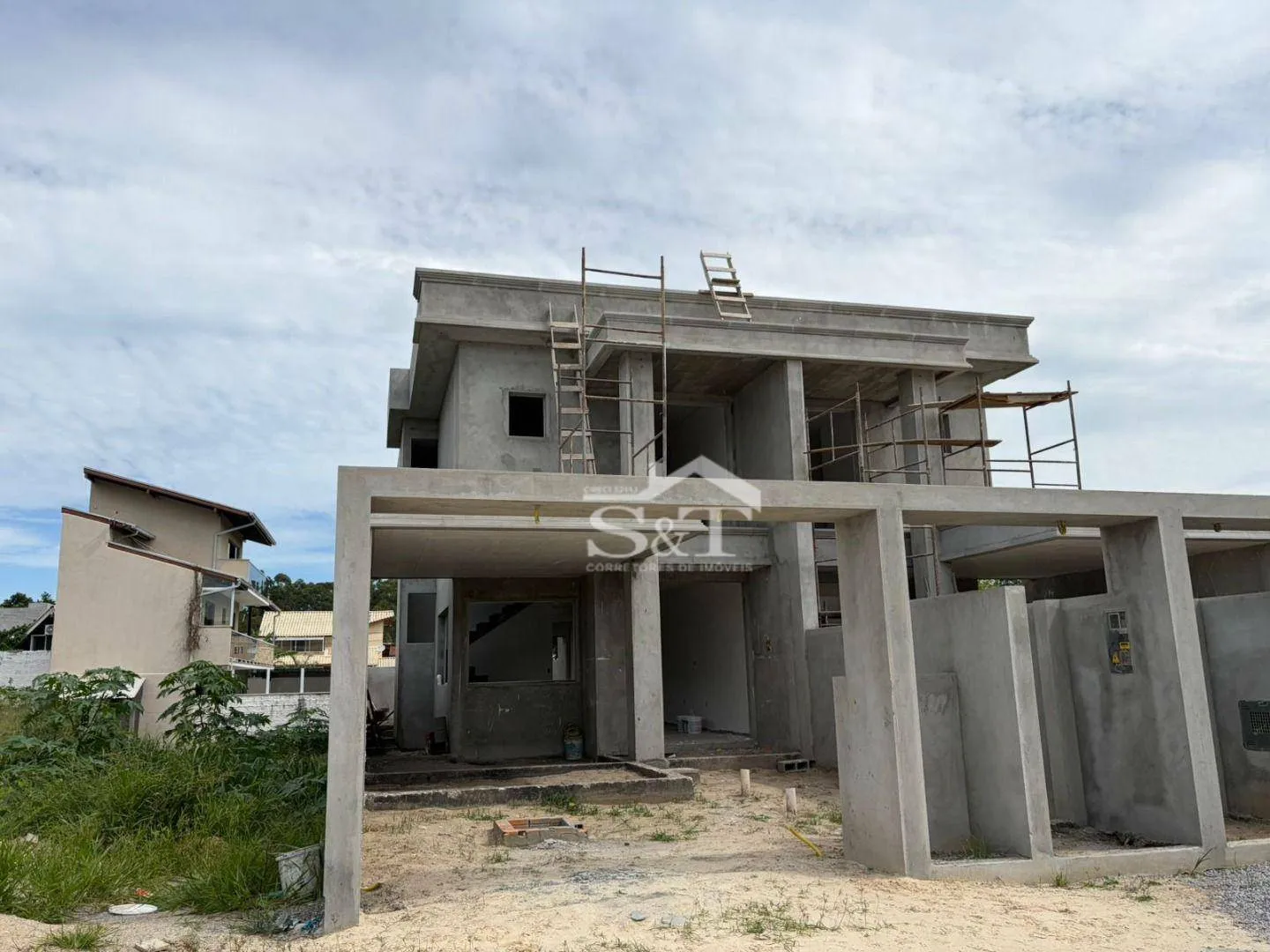 Lindo Sobrado Três Suítes, loteamento planejado nos Ingleses! Em Construção! - foto 1