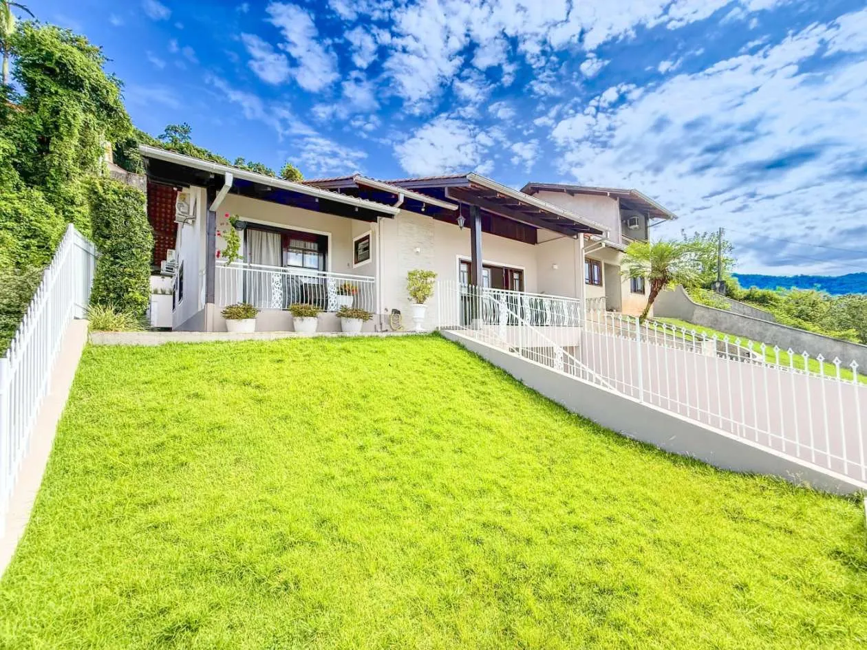 Casa para Venda em Blumenau, Garcia, 3 dormitórios, 1 suíte, 3 banheiros, 2 vagas - foto 1