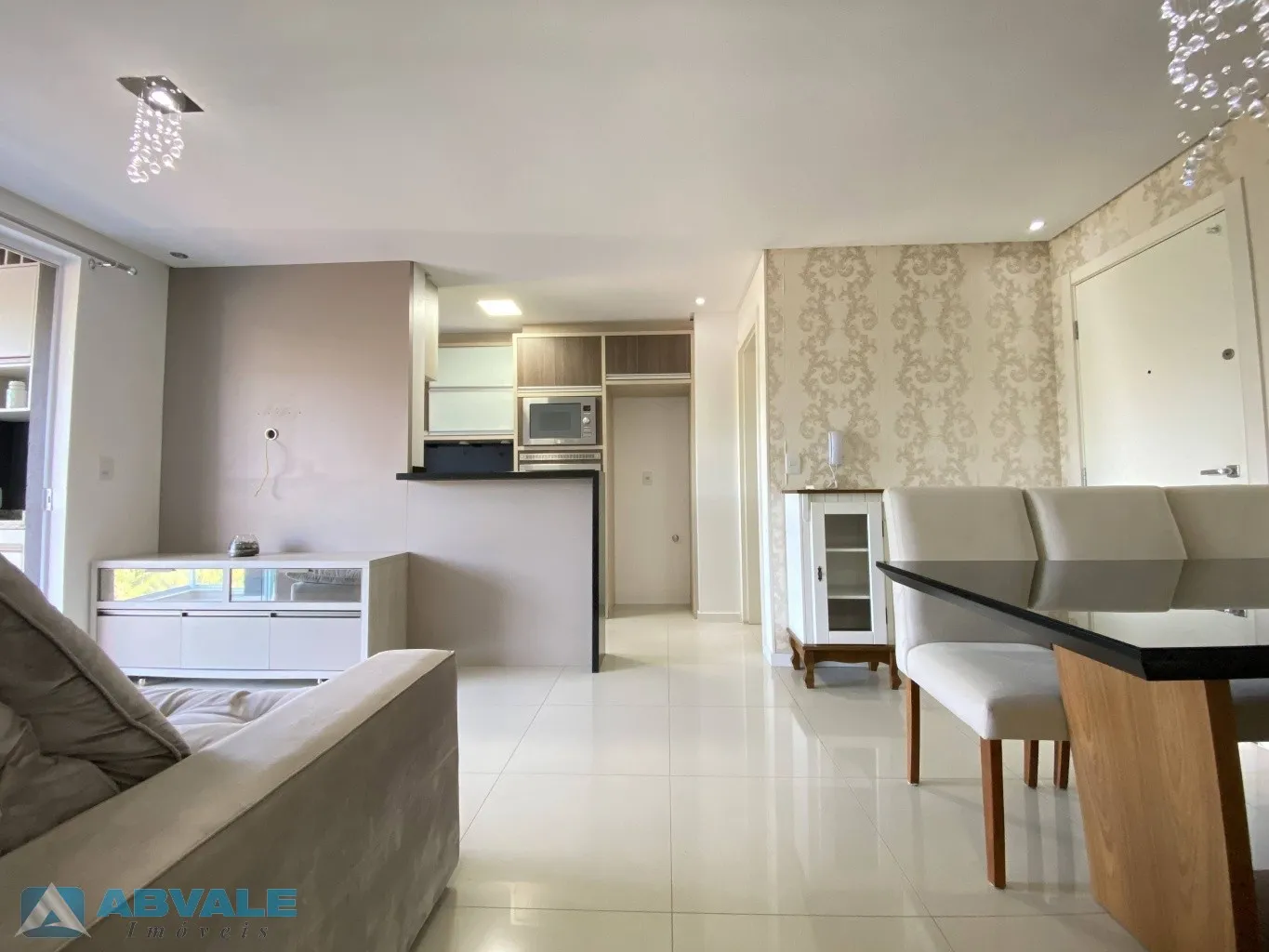 Apartamento mobiliado para alugar no Residencial Vesúvio no bairro Água Verde em Blumenau, 2 dormitórios sendo 1 suíte, sacada com churrasqueira, vaga de garagem, lazer completo e segurança 24h - foto 1