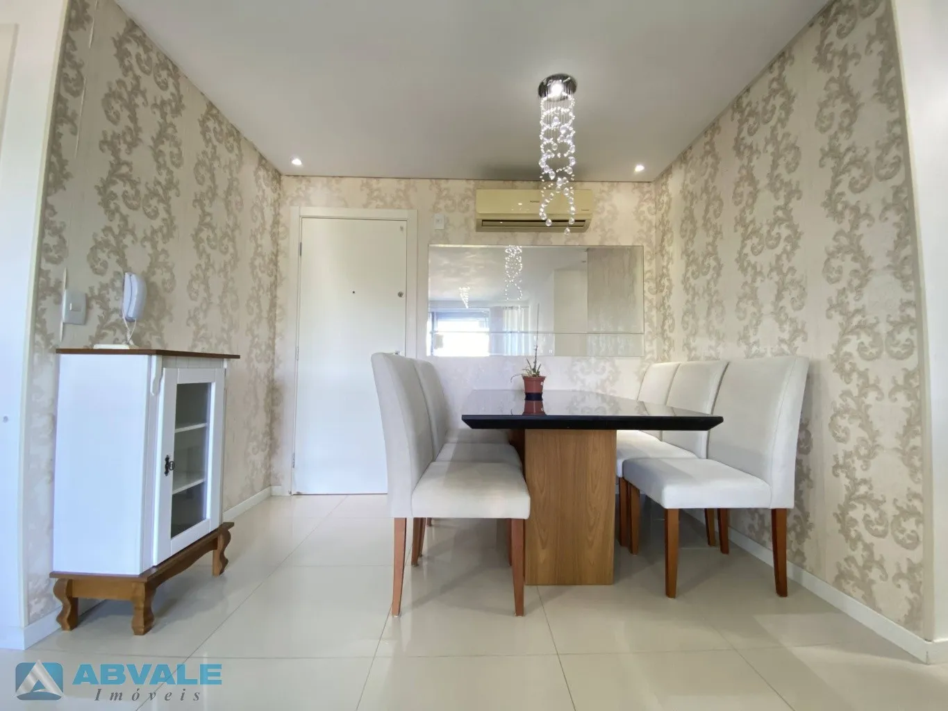 Apartamento mobiliado para alugar no Residencial Vesúvio no bairro Água Verde em Blumenau, 2 dormitórios sendo 1 suíte, sacada com churrasqueira, vaga de garagem, lazer completo e segurança 24h — foto 2