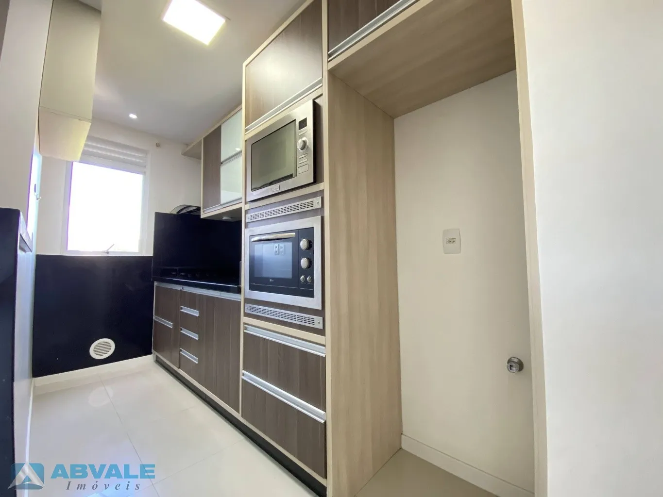 Apartamento mobiliado para alugar no Residencial Vesúvio no bairro Água Verde em Blumenau, 2 dormitórios sendo 1 suíte, sacada com churrasqueira, vaga de garagem, lazer completo e segurança 24h — foto 5