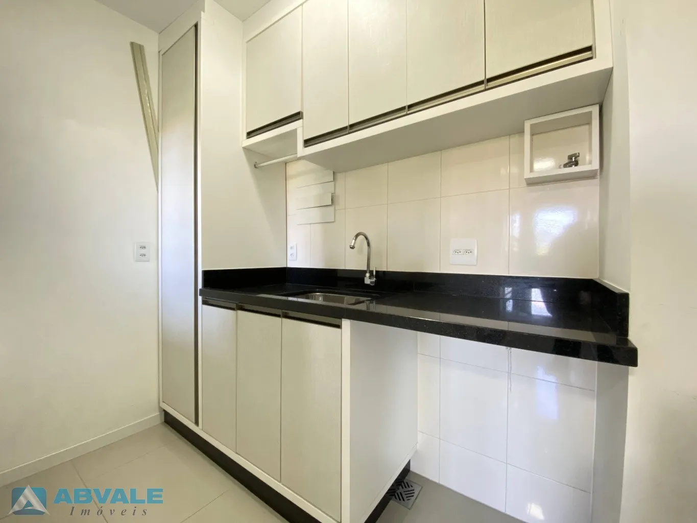 Apartamento mobiliado para alugar no Residencial Vesúvio no bairro Água Verde em Blumenau, 2 dormitórios sendo 1 suíte, sacada com churrasqueira, vaga de garagem, lazer completo e segurança 24h — foto 7
