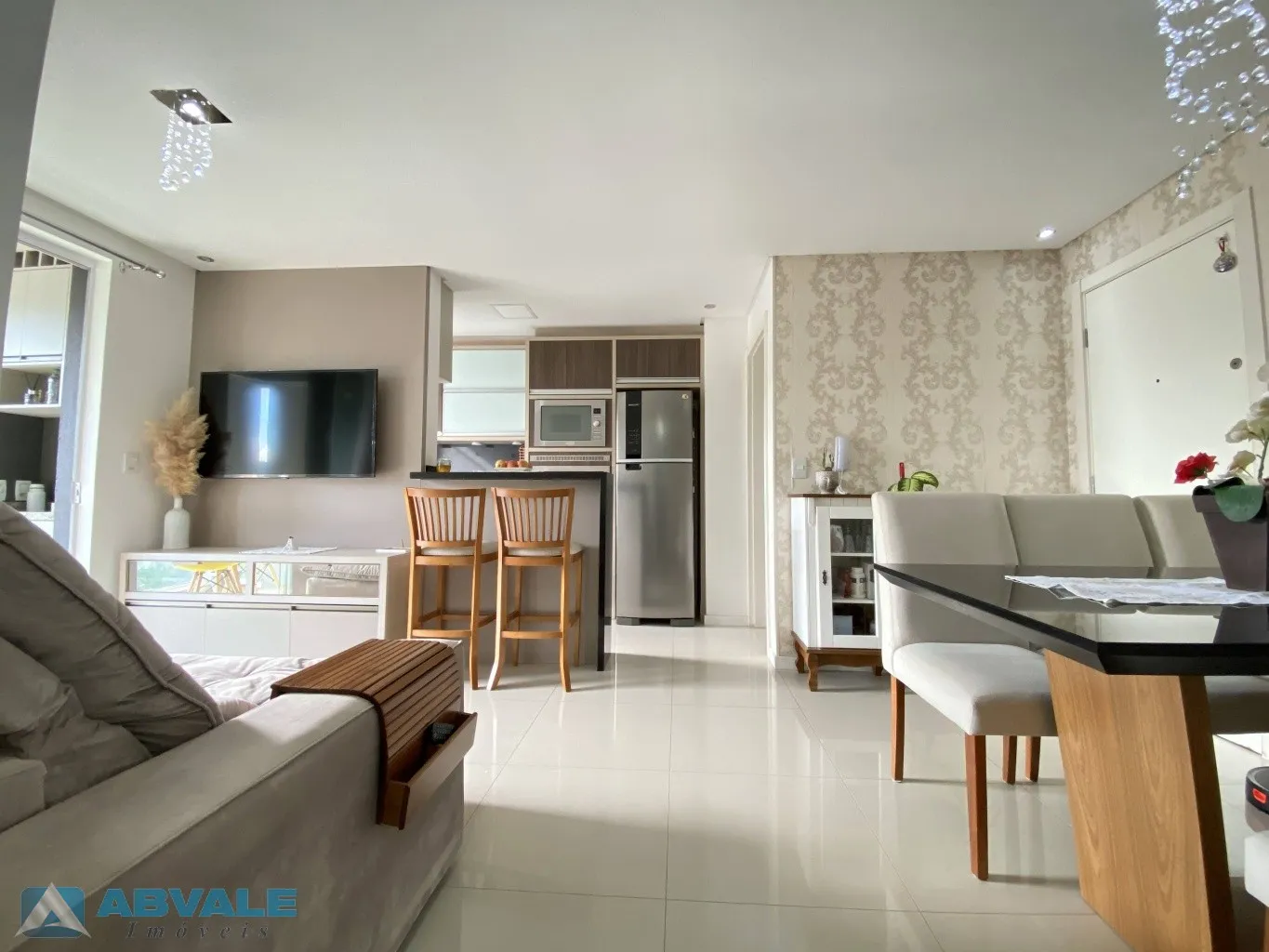 Apartamento mobiliado à venda no Residencial Vesúvio no bairro Água Verde em Blumenau, 2 dormitórios sendo 1 suíte, sacada com churrasqueira, vaga de garagem, lazer completo, frente para rua e apto a financiamento - foto 1