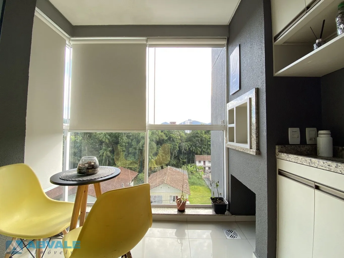 Apartamento mobiliado à venda no Residencial Vesúvio no bairro Água Verde em Blumenau, 2 dormitórios sendo 1 suíte, sacada com churrasqueira, vaga de garagem, lazer completo, frente para rua e apto a financiamento — foto 5