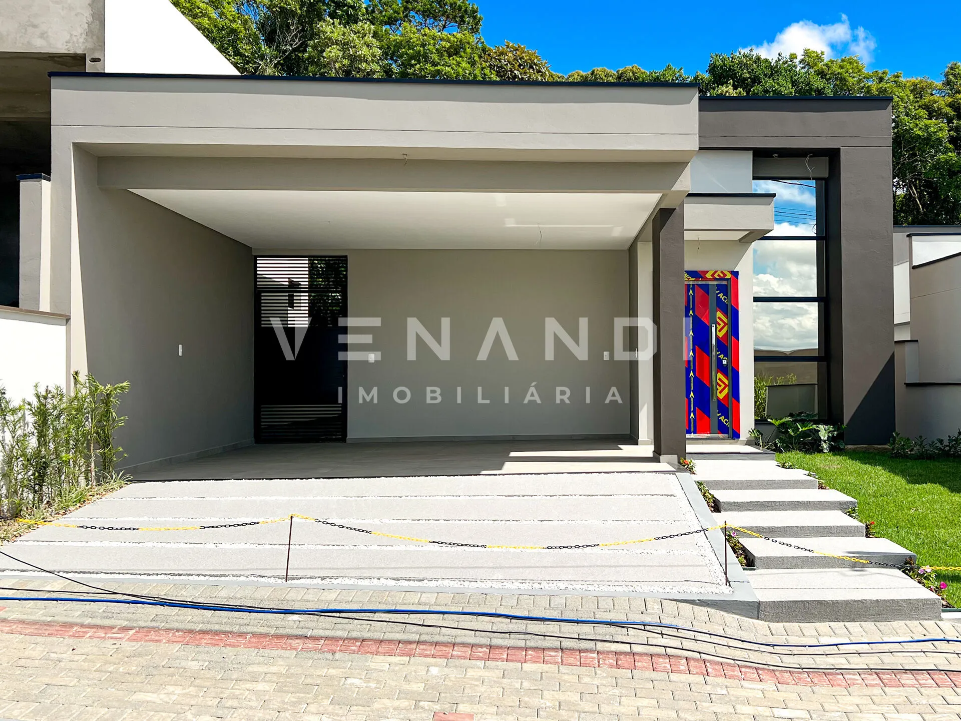 Casa térrea com alto padrão de acabamentos e fundos para área verde! - foto 1