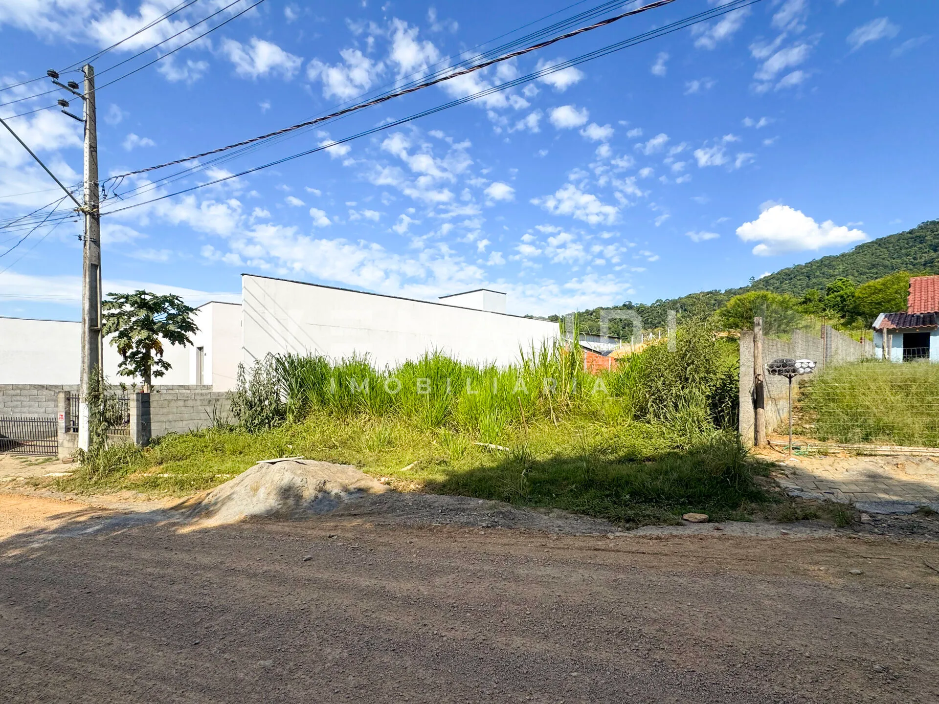TERRENO URBANO | Plano e Parcialmente murado - foto 1
