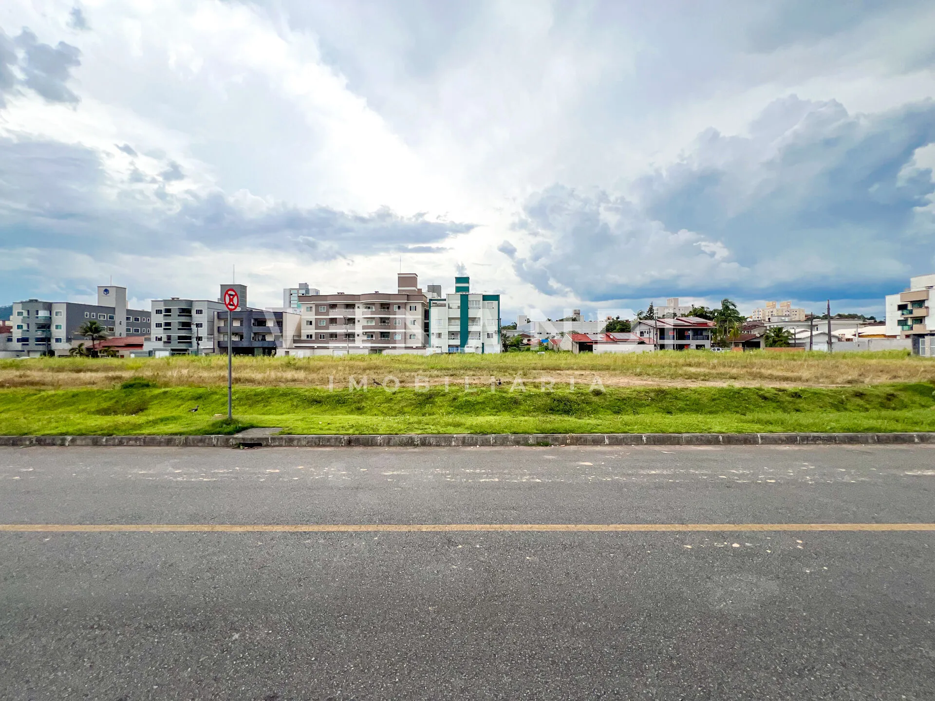 Terreno Comercial/Residencial no Bairro das Nações - foto 1