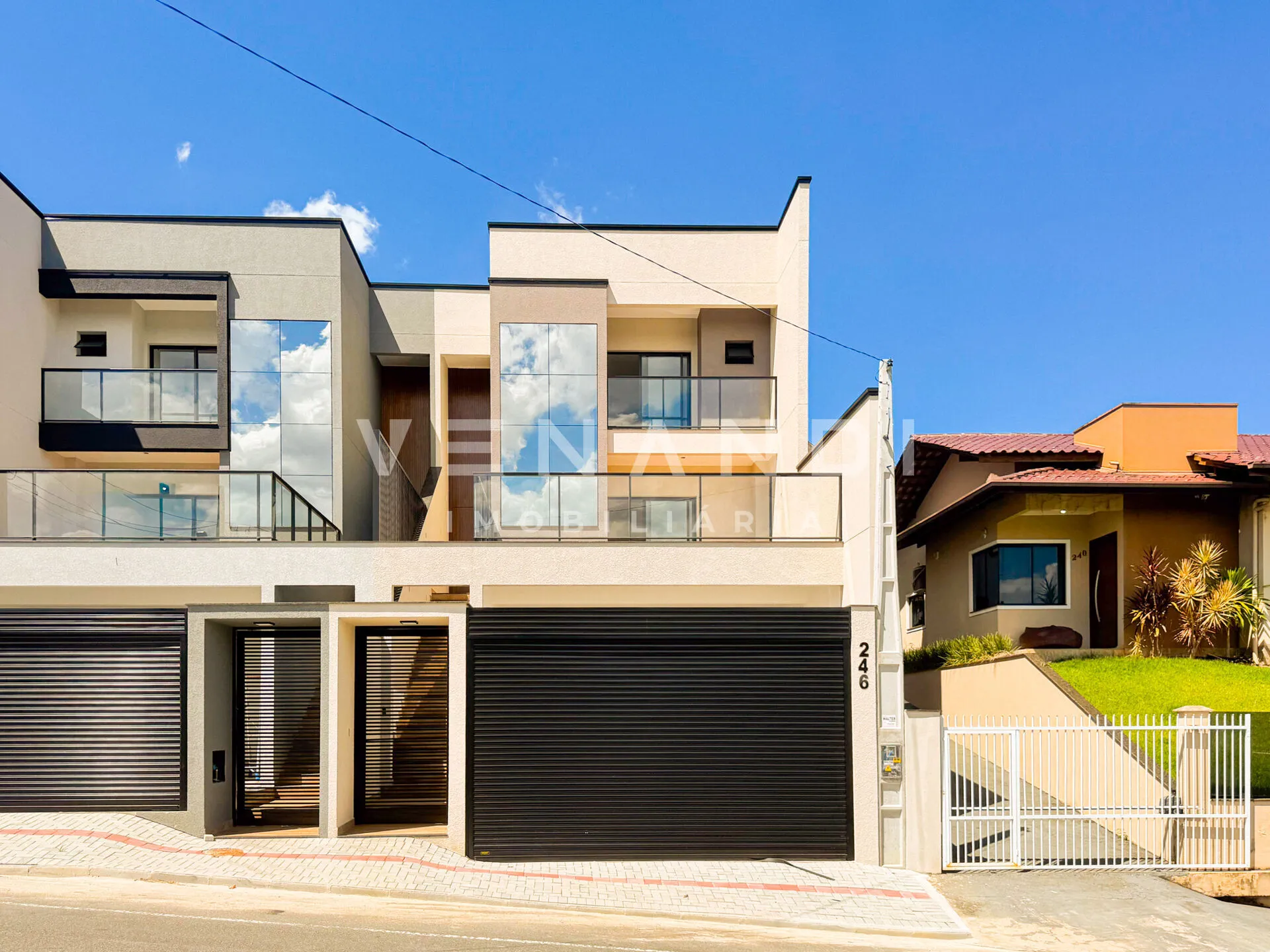 Sobrado Alto Padrão /Bairro Tapajós - Indaial - foto 1