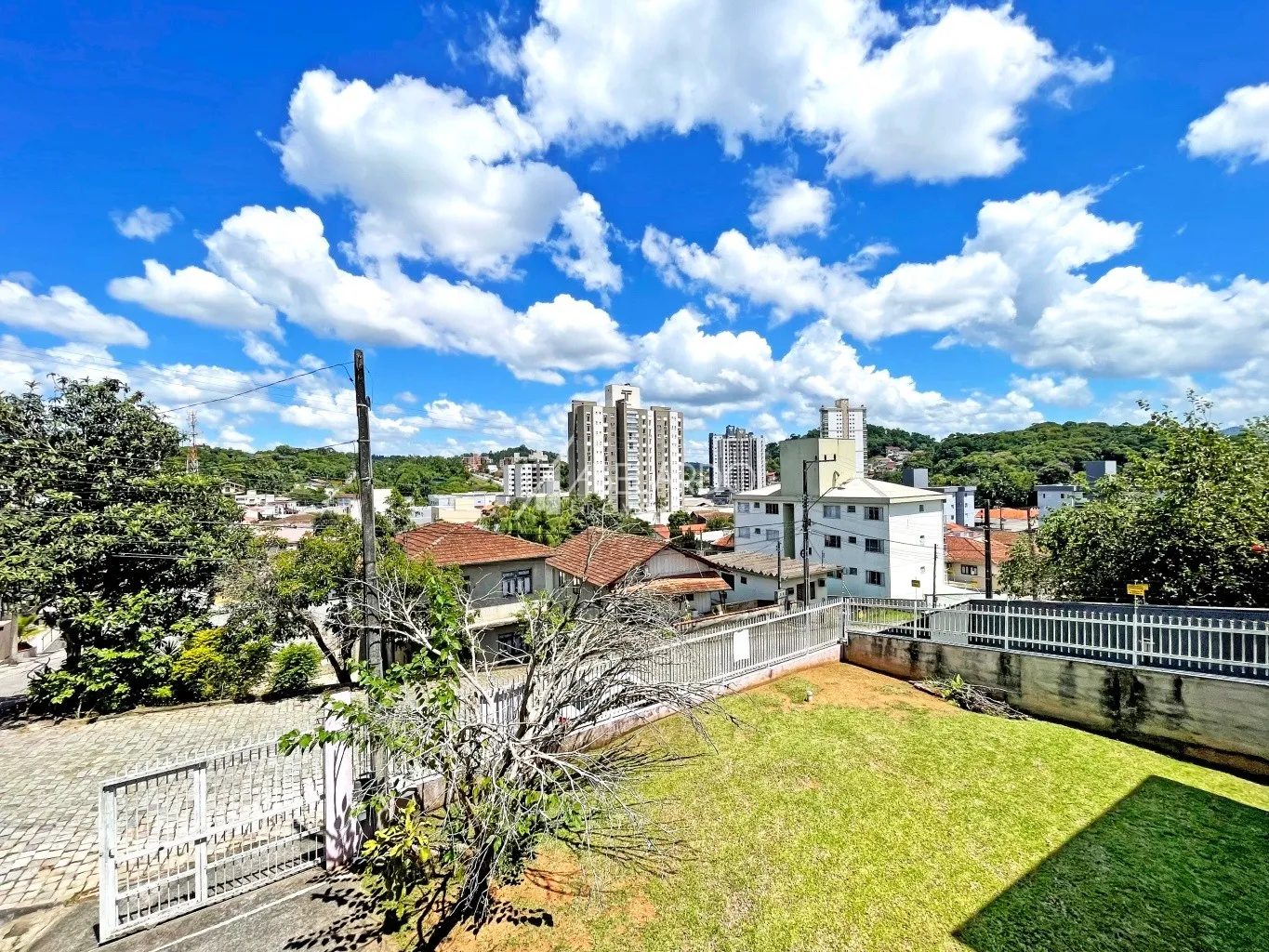 CASA AMPLA, COM TRÊS DORMITÓRIOS, TERRENO ZR3 - BAIRRO ESCOLA AGRÍCOLA — foto 5