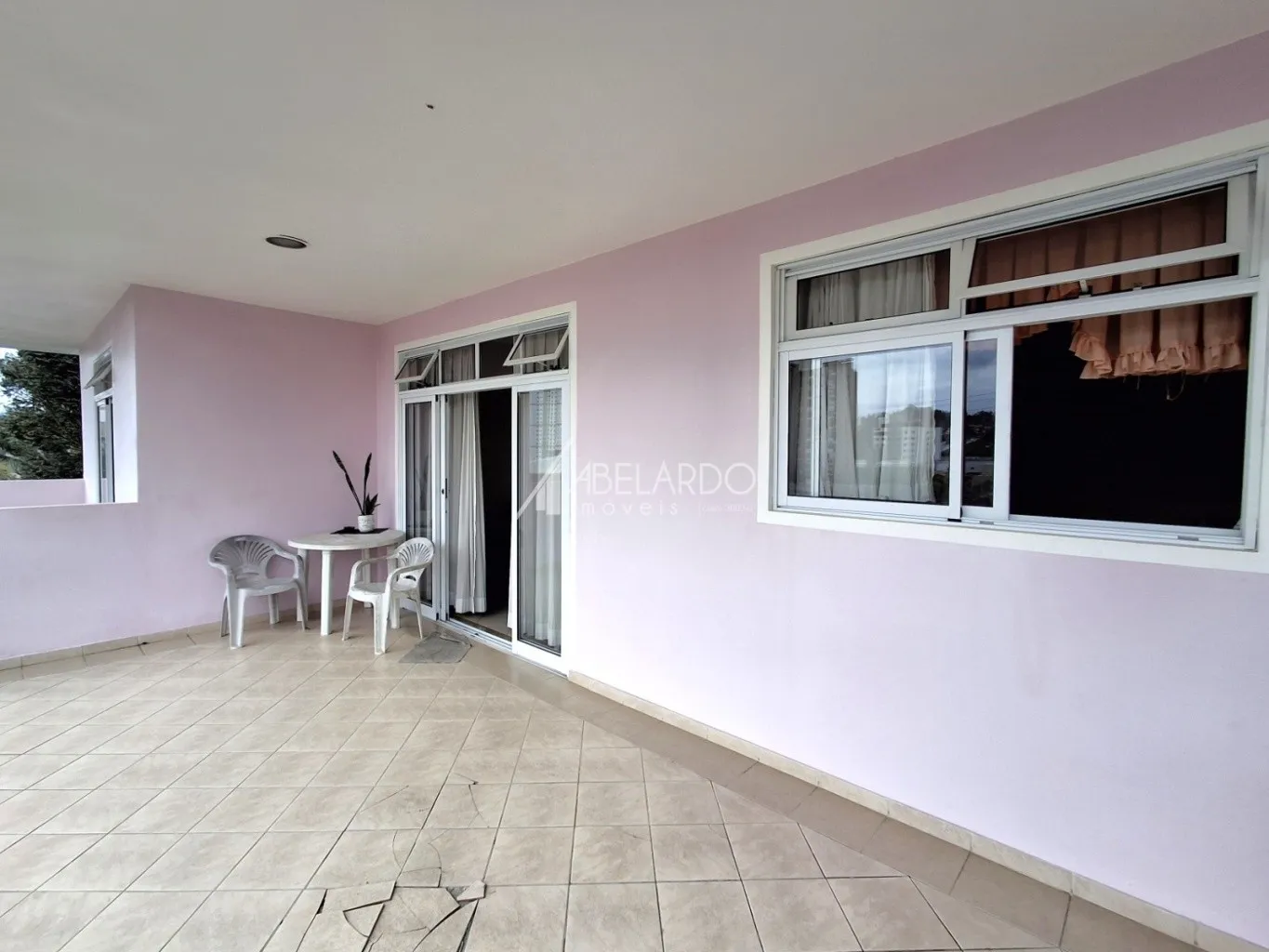 CASA AMPLA, COM TRÊS DORMITÓRIOS, TERRENO ZR3 - BAIRRO ESCOLA AGRÍCOLA — foto 6