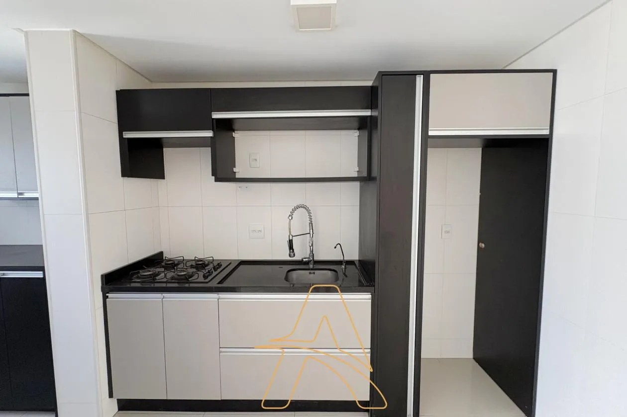 Apartamento em Andar Alto ao Lado da FURB - 1 Suíte + Sacada com Churrasqueira — foto 3