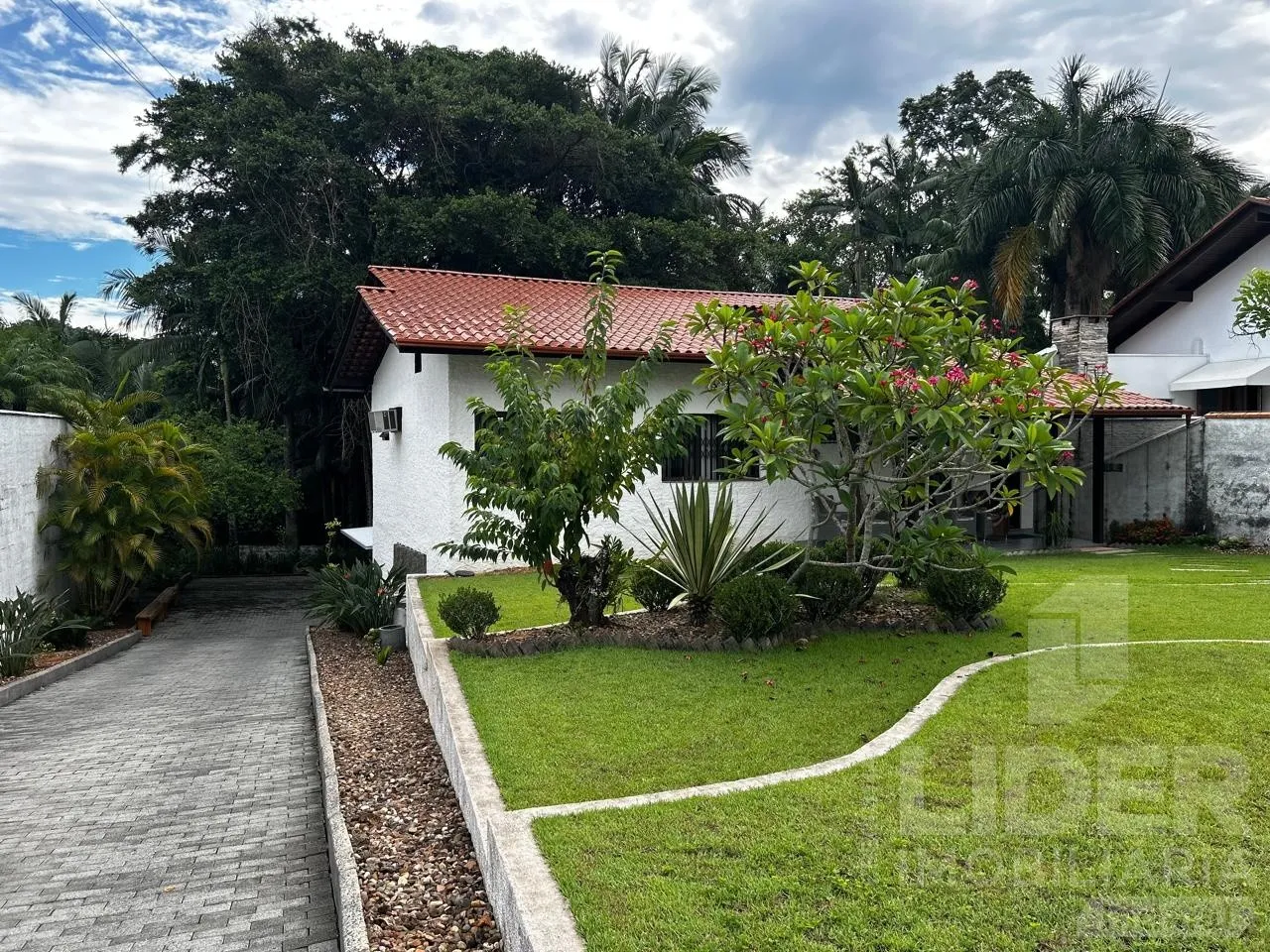 Casa com 211,07 m de área construída e área de festas — foto 2