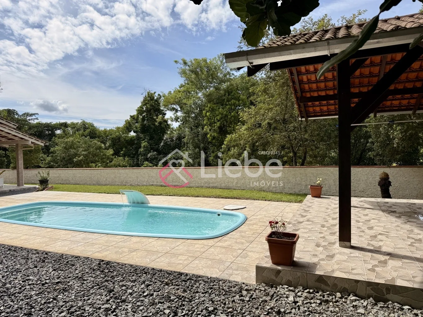 Linda CASA Semi Mobiliada em Testo Central na cidade de Pomerode com aproximadamente 184,00m de área construída num terreno de 1.296,00m. — foto 3