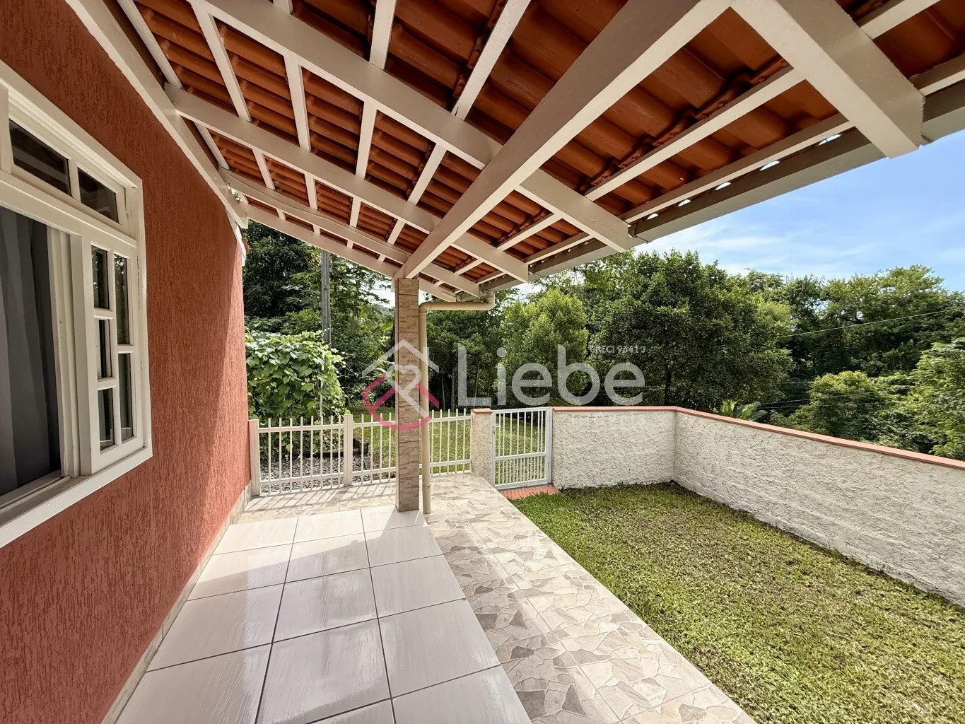 Linda CASA Semi Mobiliada em Testo Central na cidade de Pomerode com aproximadamente 184,00m de área construída num terreno de 1.296,00m. — foto 6