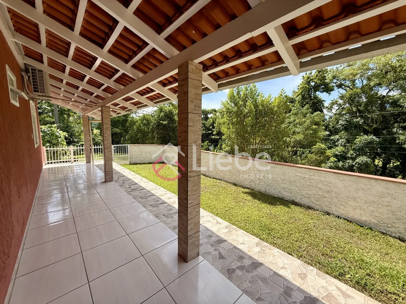 Linda CASA Semi Mobiliada em Testo Central na cidade de Pomerode com aproximadamente 184,00m de área construída num terreno de 1.296,00m. — foto 7