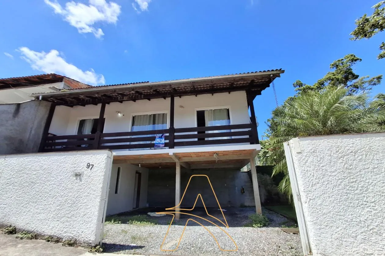 Casa à Venda com 2 Dormitórios e Amplo Jardim - Itoupavazinha - foto 1