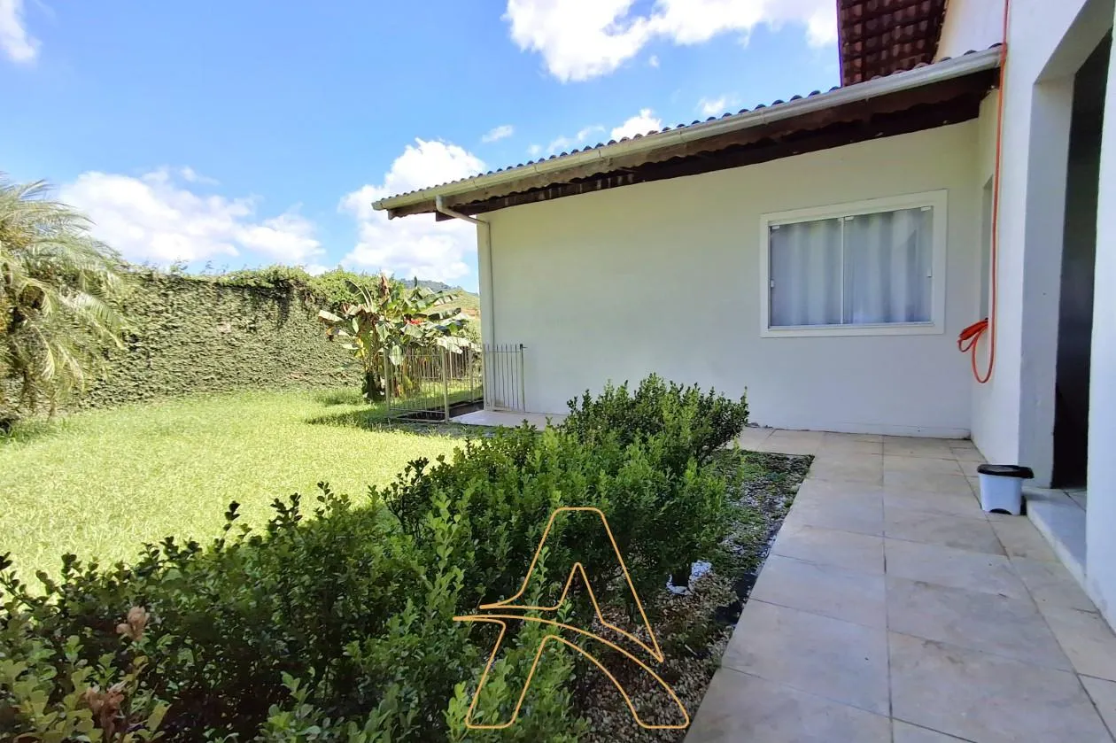 Casa à Venda com 2 Dormitórios e Amplo Jardim - Itoupavazinha — foto 3