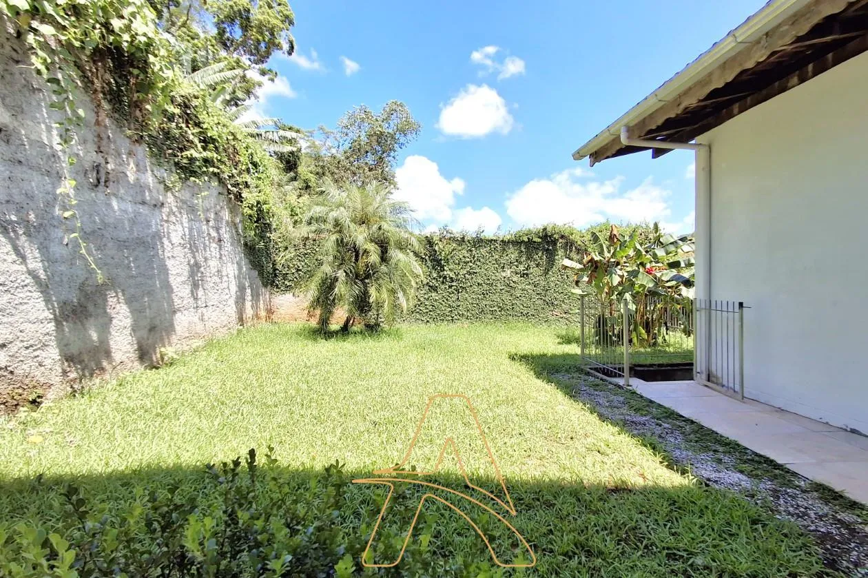 Casa à Venda com 2 Dormitórios e Amplo Jardim - Itoupavazinha — foto 4