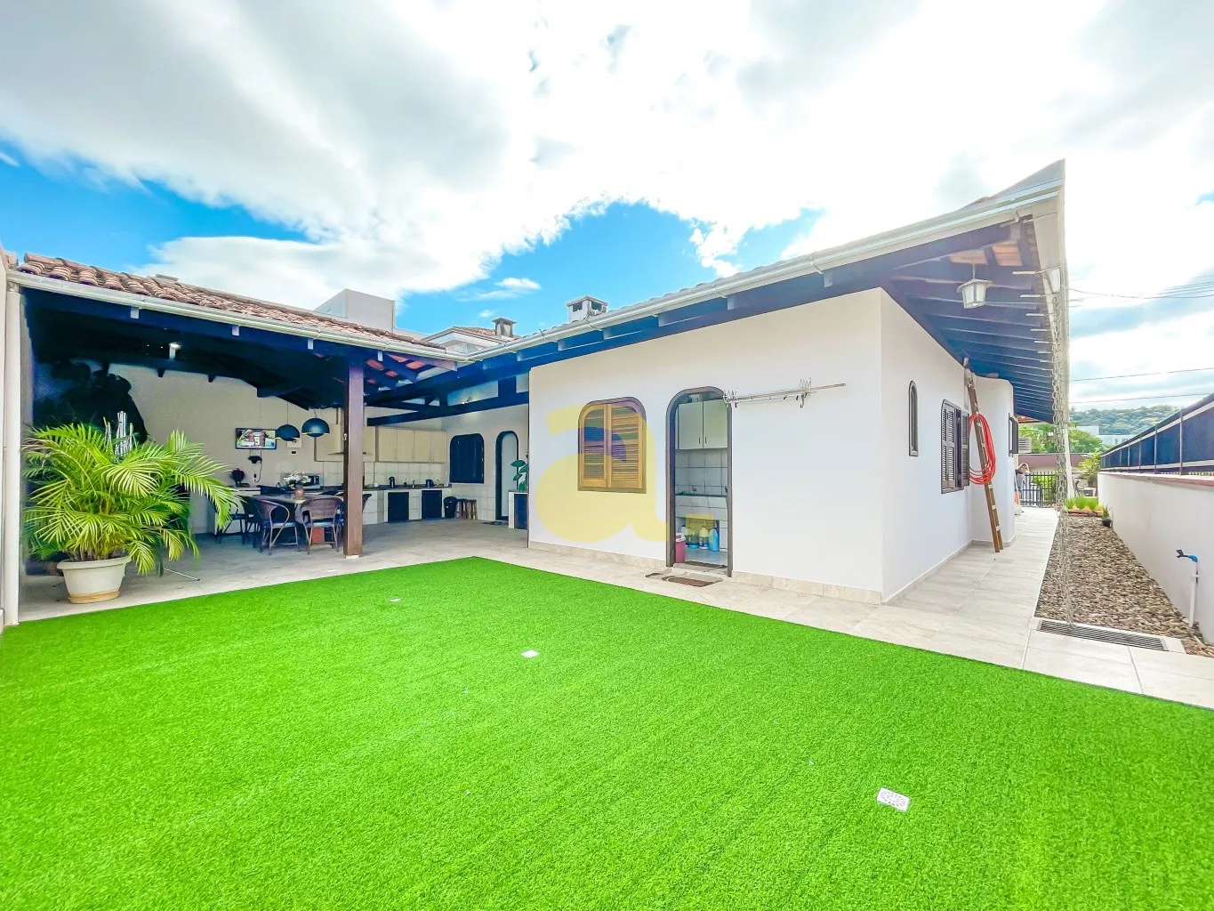 Casa no Bairro Água Verde em Blumenau com 4 dormitórios! — foto 7