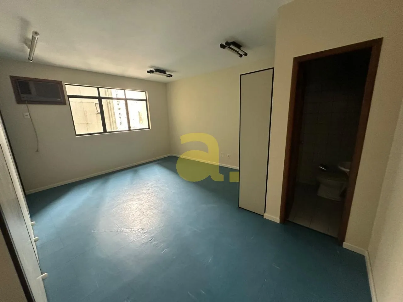 EXCELENTE SALA COMERCIAL PARA LOCAÇÃO NO CENTRO DE BLUMENAU — foto 4