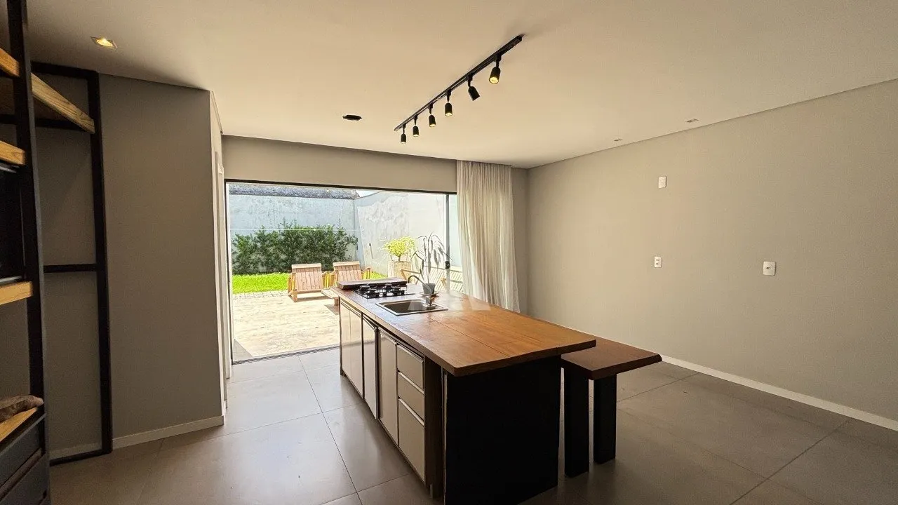 Casa com 1 suíte e 2 quarto(s) à venda no bairro Iririú em Joinville-SC por R$749.000,00. - foto 1