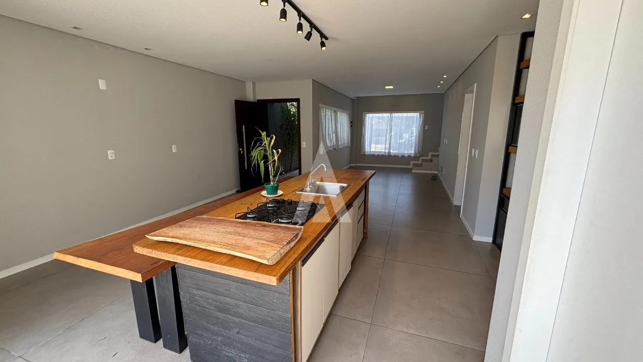 Casa com 1 suíte e 2 quarto(s) à venda no bairro Iririú em Joinville-SC por R$749.000,00. — foto 4