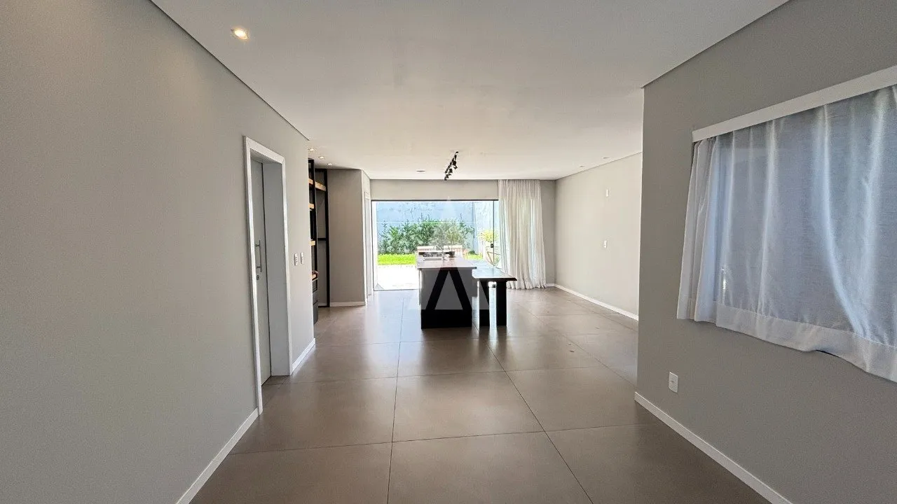 Casa com 1 suíte e 2 quarto(s) à venda no bairro Iririú em Joinville-SC por R$749.000,00. — foto 5