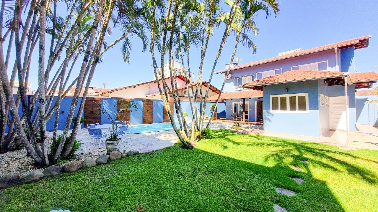 Casa com 4 quartos ( 1 suíte master) à venda no bairro Santo Antônio em Joinville - SC por R$1.390.000,00. - foto 1