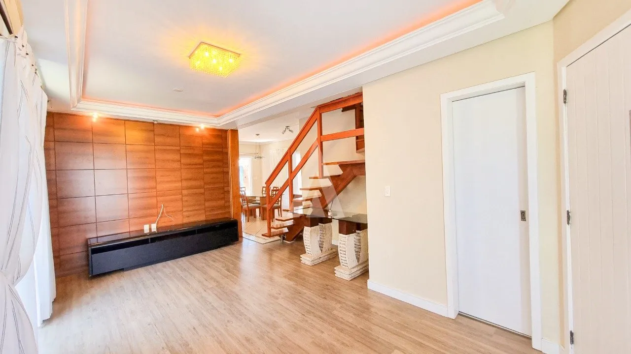 Casa com 4 quartos ( 1 suíte master) à venda no bairro Santo Antônio em Joinville - SC por R$1.390.000,00. — foto 3