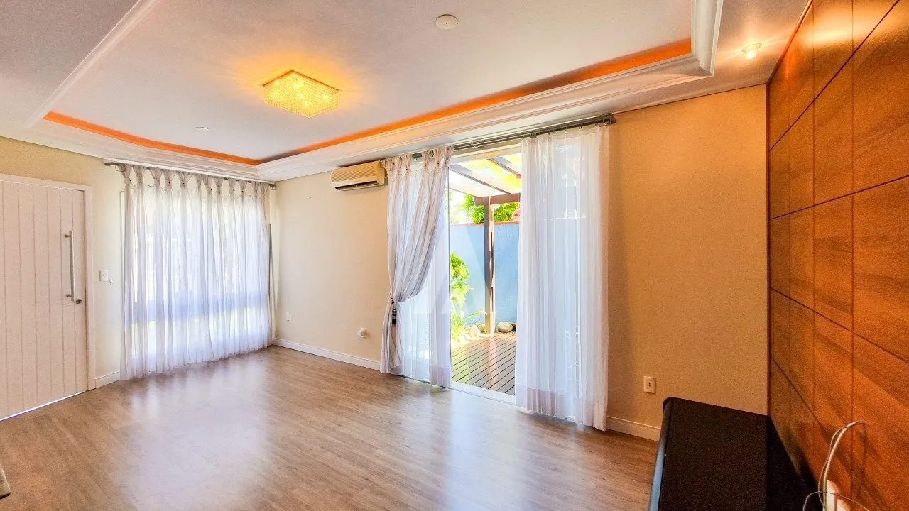 Casa com 4 quartos ( 1 suíte master) à venda no bairro Santo Antônio em Joinville - SC por R$1.390.000,00. — foto 2