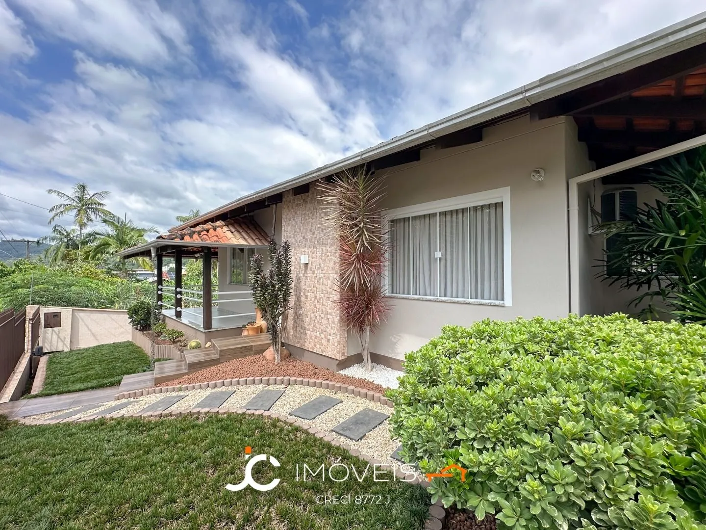 Casa com 3 suítes + 1 escritório à venda, 297 m por R$ 1.380.000 - Velha Central - Blumenau/SC
