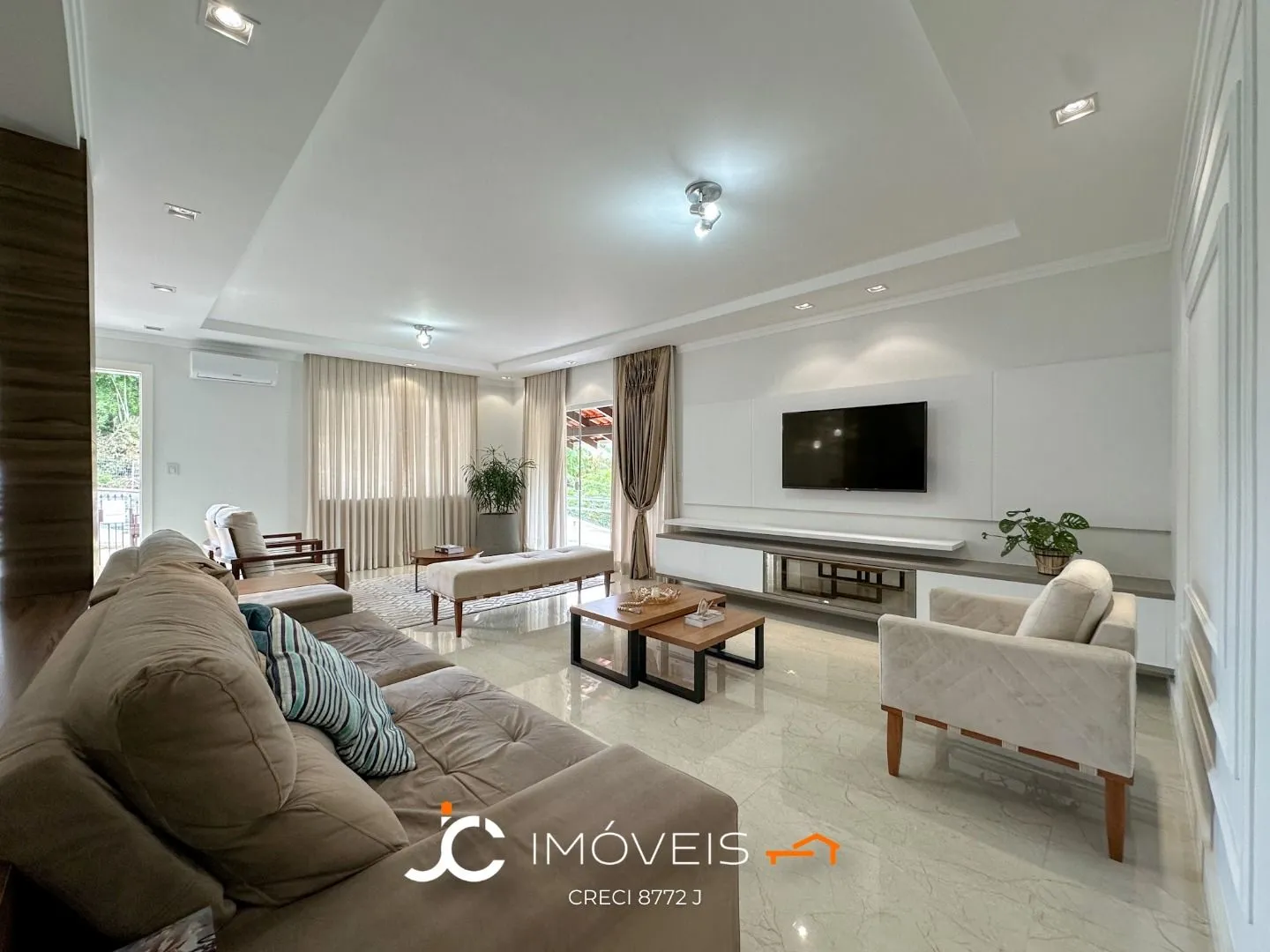 Casa · à venda · 3 quartos · 297m² · Velha Central, Blumenau