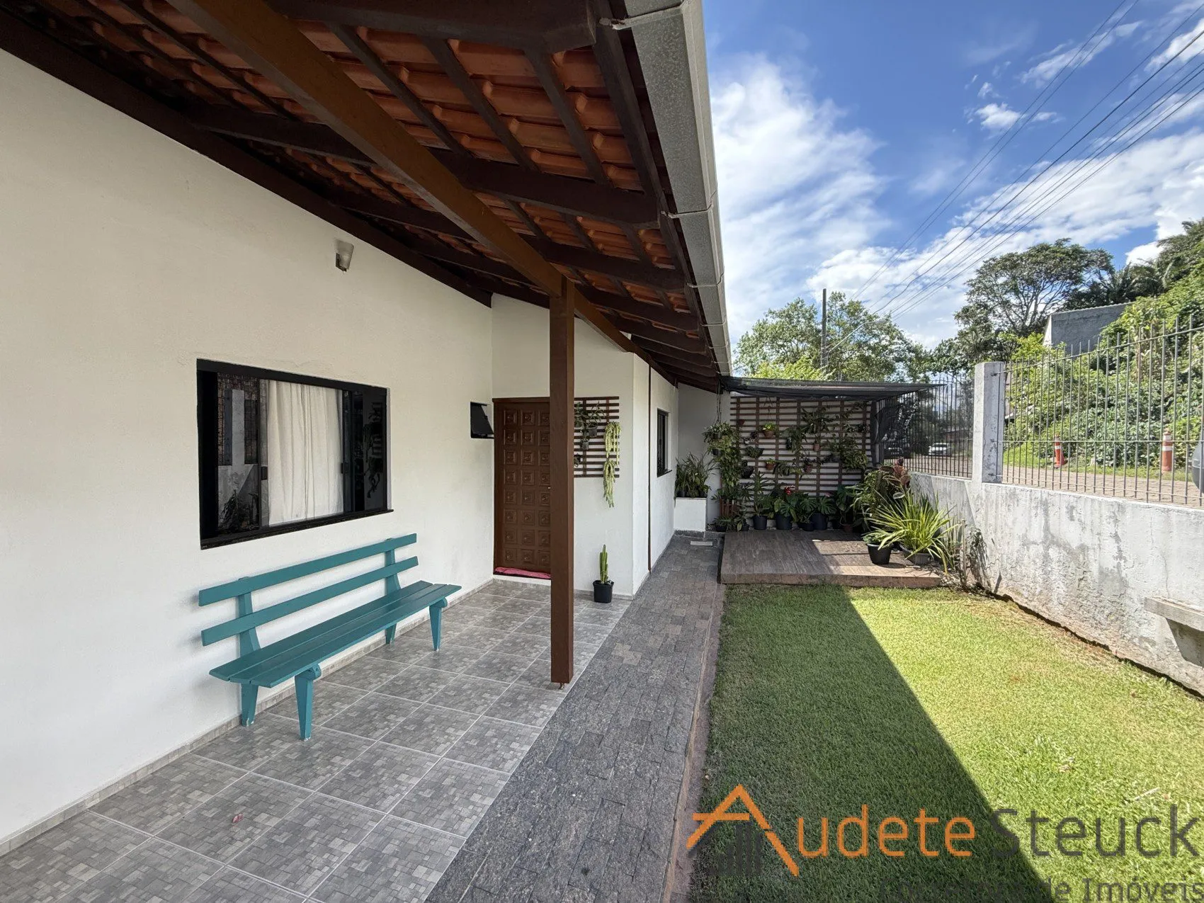 Casa com 3 Quitinetes à Venda no Fortaleza - foto 1