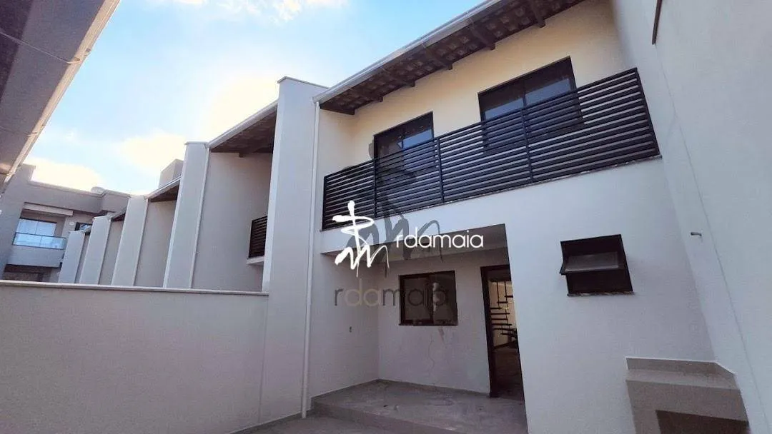 Sobrado com 3 dormitórios Velha Blumenau - foto 1