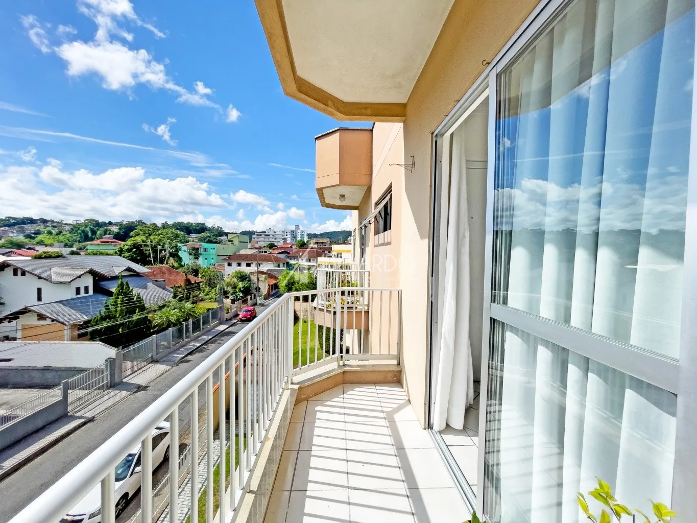 APARTAMENTO COM TRÊS DORMITÓRIOS, SEM ELEVADOR - BAIRRO ÁGUA VERDE - foto 1
