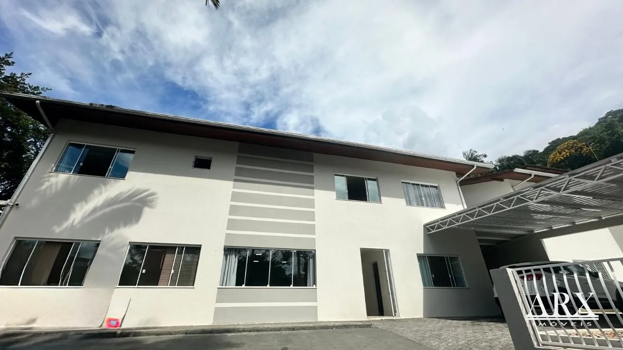 Casa exclusiva com 3 dormitórios na Ponta Aguda! - foto 1