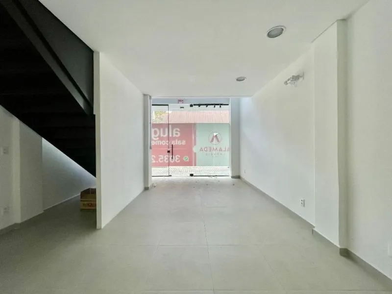 Excelente sala comercial, localizadas em frente ao Hospital do Pulmão, no Bairro Itoupava Seca. — foto 4