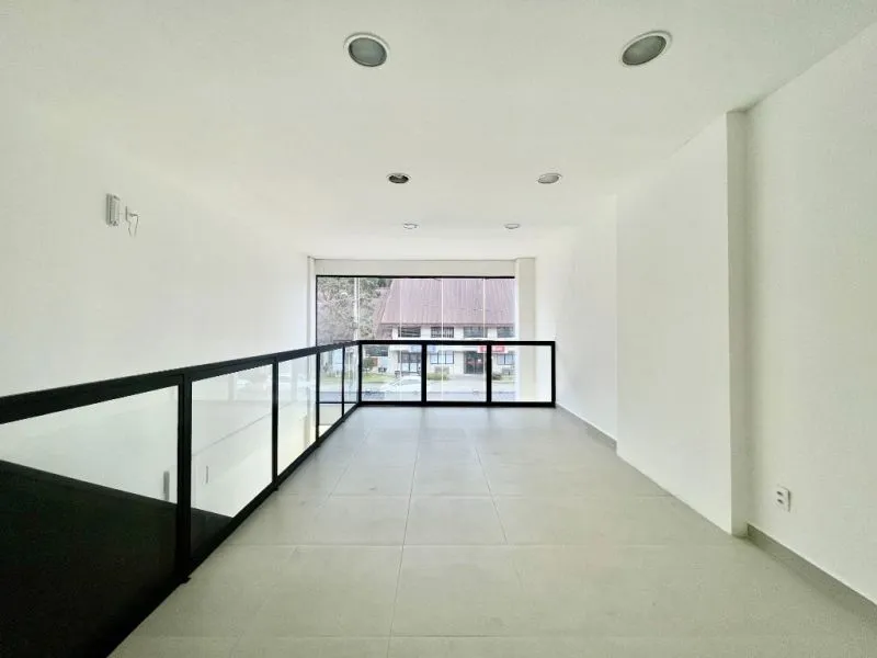 Excelente sala comercial, localizadas em frente ao Hospital do Pulmão, no Bairro Itoupava Seca. — foto 7