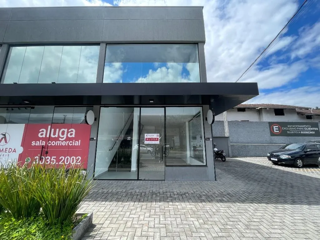 Excelente sala comercial, localizadas em frente ao Hospital do Pulmão, no Bairro Itoupava Seca. - foto 1