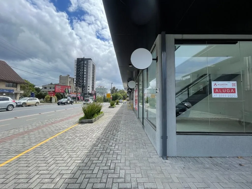Excelente sala comercial, localizadas em frente ao Hospital do Pulmão, no Bairro Itoupava Seca. — foto 2