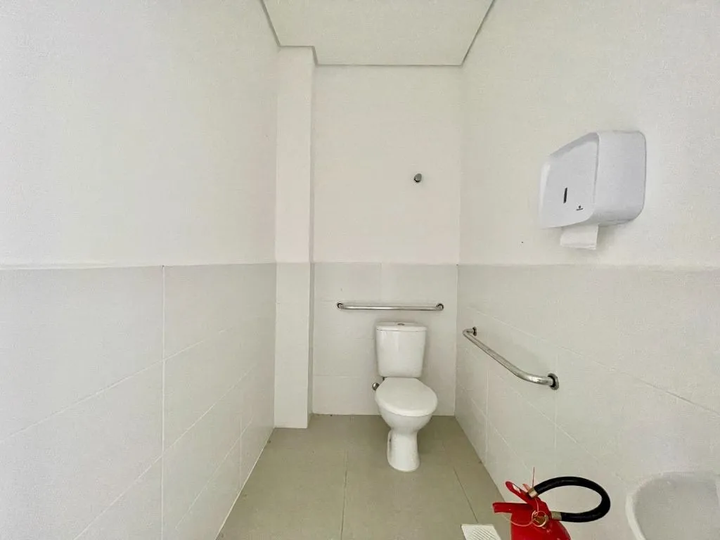 Excelente sala comercial, localizadas em frente ao Hospital do Pulmão, no Bairro Itoupava Seca. — foto 5